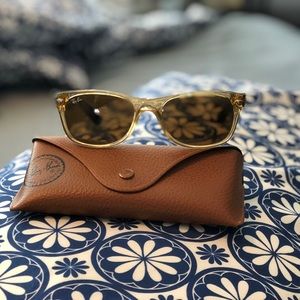 Ray-Ban New Wayfarer 2312 EUC